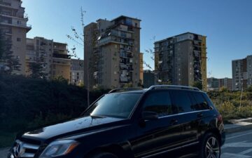 Mercedes GLK (via Kociu Rental)