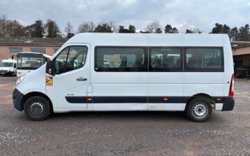 Réserver Renault Master (Pour les groupes - déplacements quotidiens)) 