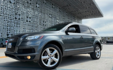 Audi Q7 S-Line Prestige 7 Seats (via AutoRentals)