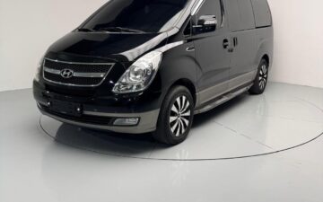 Hunday Grand Starex Limousine (via Albania Rent)