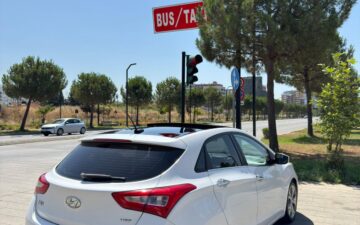 Hunday i30 (via Geri Rental)