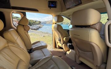 Hunday Grand Starex Limousine (via Albania Rent)