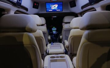 Hunday Grand Starex Limousine (via Albania Rent)