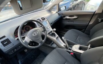 Забронировать Toyota Auris 