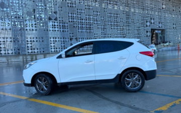 Hunday Tucson (via AutoRentals)