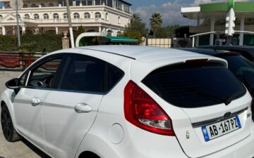 Ford FIESTA (via Omaris Rental)