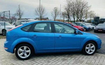 Rent Ford FOCUS AB 908 DF 