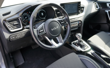 Kia Stonic 2025 (via Omaris Rental)