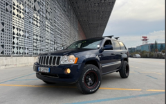 Jeep Jeep Gran Cherokee (a través de AutoRentals)