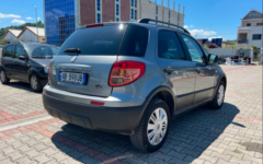 Fiat Sedici AB 598 UB o similar (a través de AutoRentals)