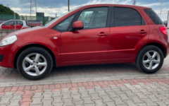 Suzuki SX4 o similar (a través de AutoRentals)