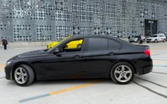 Serie BMW 3 (unidad x) (a través de AutoRentals)